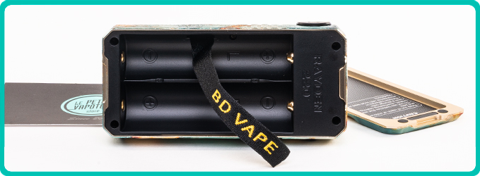 Logement des accus de la Box Rayden 220 Volcano Turquoise Opal Rare Edition BD Vape